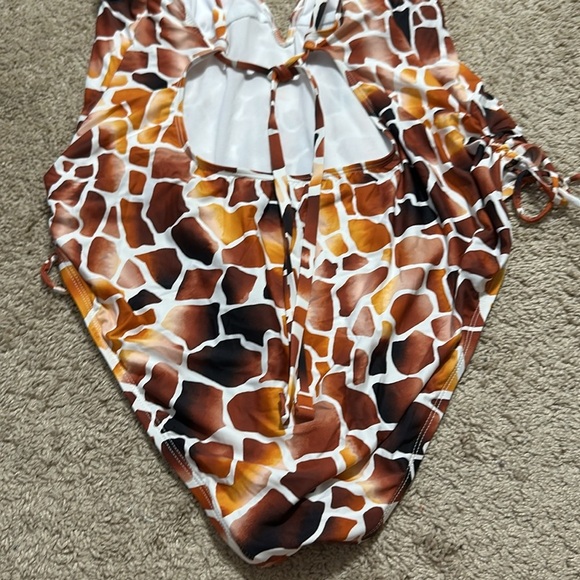 Mynah Animal Print Swimsuit  Plunge Front  Open Back XL NWT - Picture 5 of 7